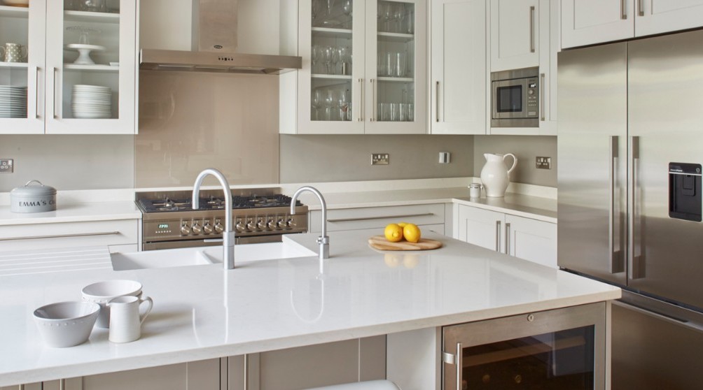 White dominates the space with accents of stainless steel.

#kitchendesign #interiordesign #kitchendecor #interiorinspiration #interiorinspo