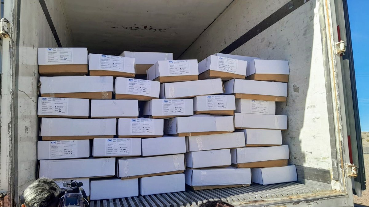 Weretilneck's tweet photo. 🚛🥩 ¡De Río Negro al mundo árabe! 🇦🇷 🇧🇭 
Salió el primer cargamento con 24 mil kilos de carne rionegrina desde Jacobacci con destino a Qatar y otros países de medio oriente. Un logro histórico fruto del esfuerzo que vienen realizando los trabajadores de la Cooperativa JJ Gómez desde que reactivaron el Frigorífico en 2022. ¡Felicitaciones!