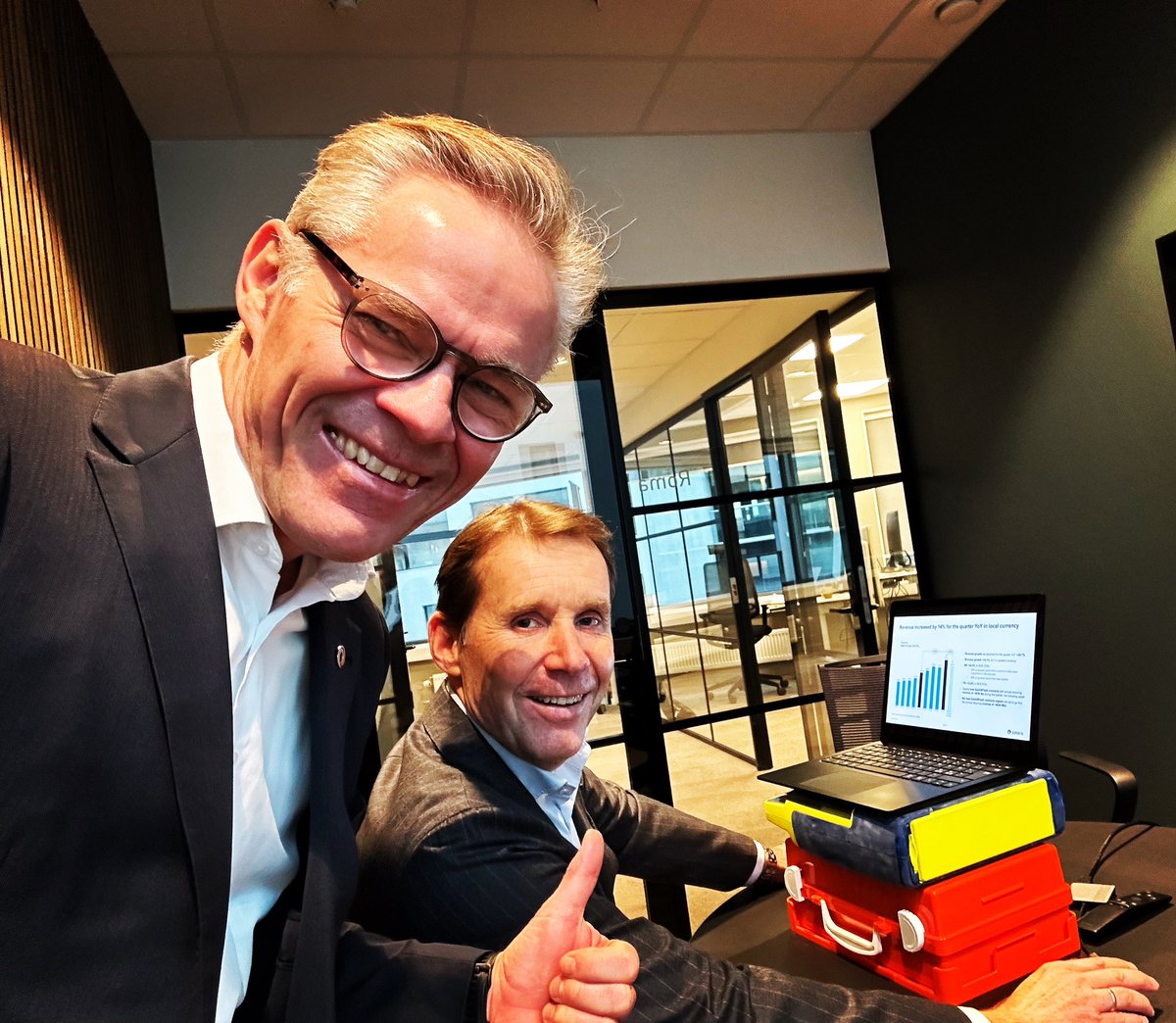 Our CFO, Gunnar Manum was well-prepared for our Q4 results presentation today at @Zalaris with a heart defibrillator and first-aid kit at the ready! With another record-breaking quarter that surpassed our communicated target, the heart defibrillator was probably the closest to