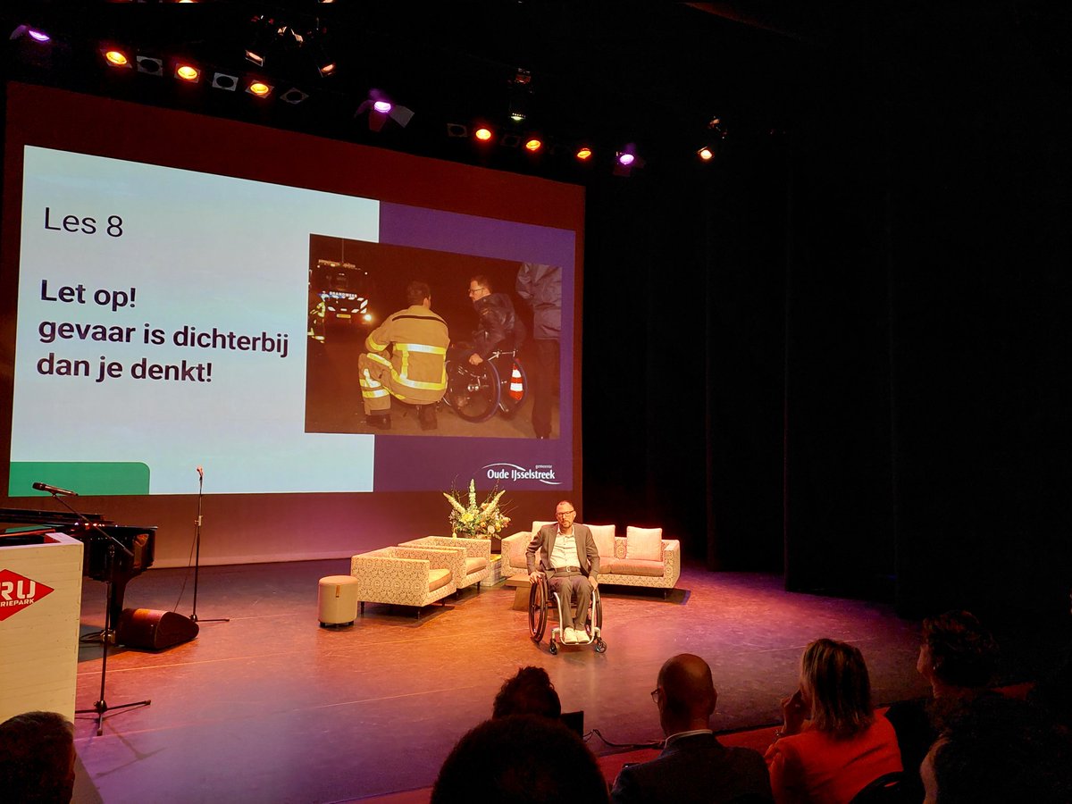 Afscheid van onze burgemeester <a href="/Pilotwin/">ぴーまま</a> <a href="/Gem_OIJ/">Oude IJsselstreek</a> . Mooie avond met goede speeches en geweldige zang. Morgenavond de laatste raadsvergadering en dan is het echt.....tot ziens.
Dank Otwin en Karin van Dijk