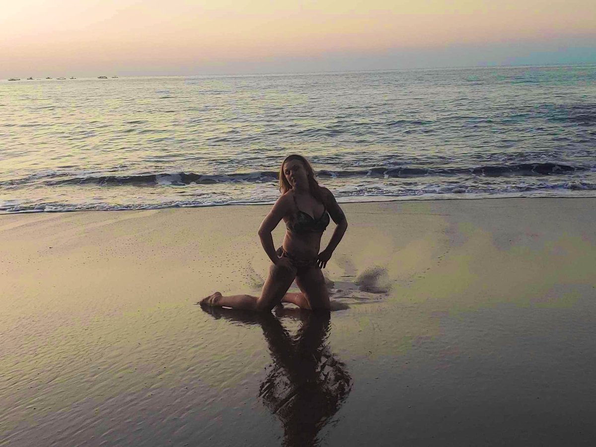 KenzieClass's tweet image. COSTA RICA BABY!! It was so cool to head into the jungle