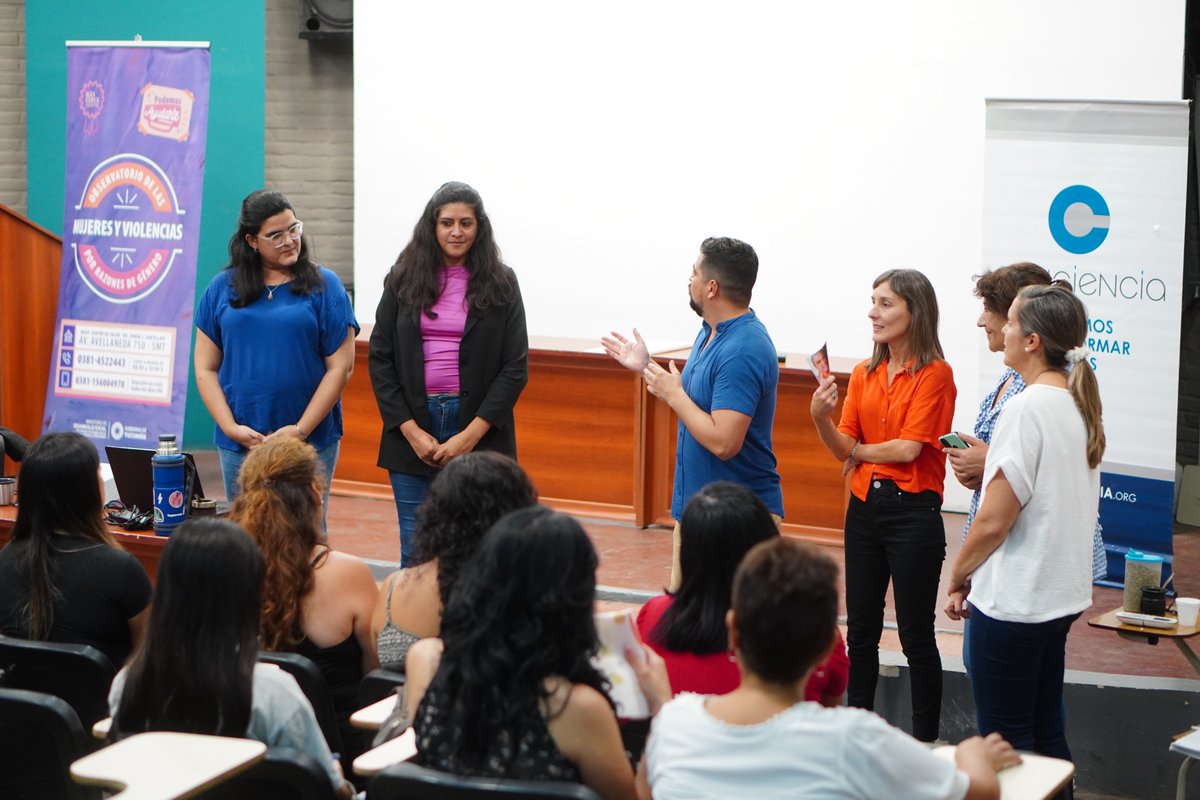 #Mujer - Entregaron certificados de capacitación a consultantes del Observatorio de la Mujer

Lee la nota completa: bitly.ws/3eBoi 👈