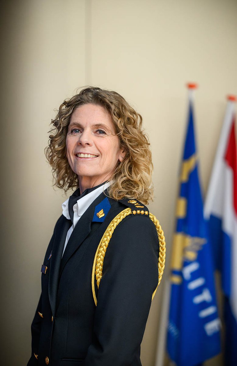 Janny Knol geïnstalleerd als nieuwe korpschef: ‘De missie van de politie - waakzaam en dienstbaar zijn aan de waarden van de rechtstaat - is mij uit het hart gegrepen. Ik heb met heel mijn blauwe hart ‘ja’ gezegd tegen deze functie.’ politie.nl/nieuws/2024/fe…