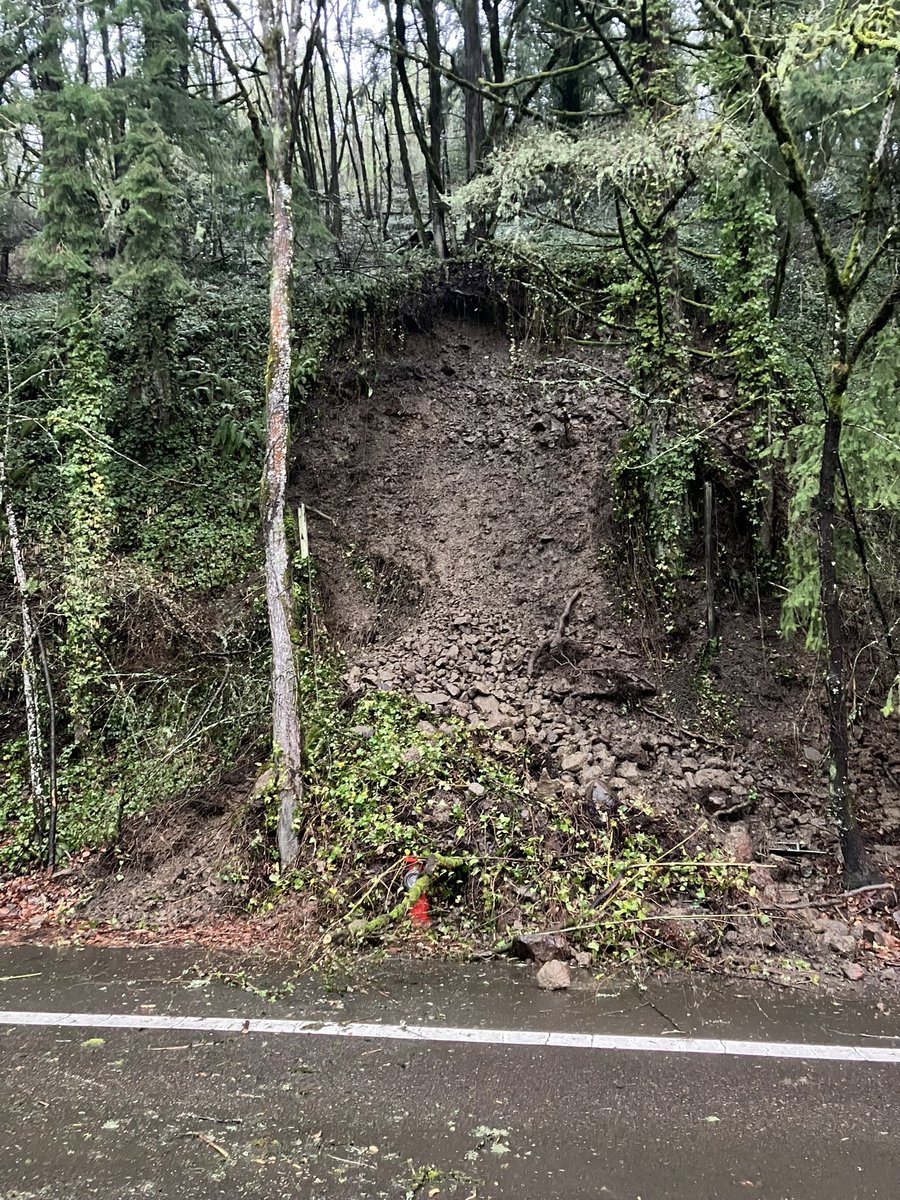 Iron Mountain blvd between Summit and Fairway rd is closed due to a landslide. Lake Oswego public works are on scene assessing. Please avoid the area and find alternate routes as the road is expected to be closed for several hours.