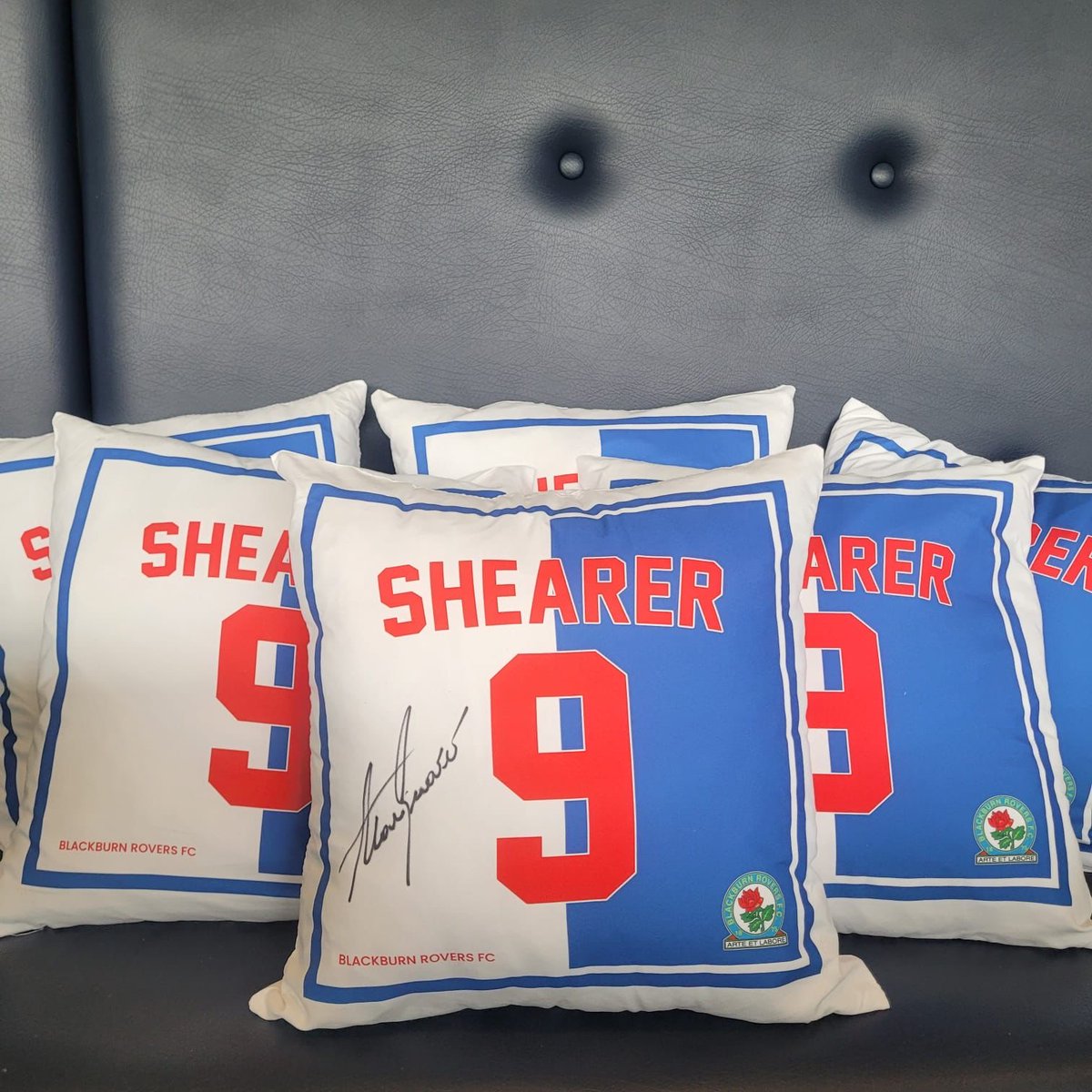 9⃣ To celebrate the opening of our brand new 'Shearer Suite', we've teamed up with the Terrace Store to give you the chance to win a 'Shearer 9 cushion' signed by the legendary striker! 📲 Simply retweet and follow @theterracelife to enter. #Rovers 🔵⚪️