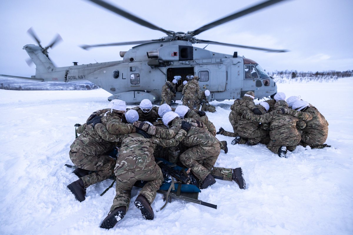 Think your day job is tough?🤔 I'm not sure the personnel on Operation Clockwork would agree!🥶 Learn more about Commando Helicopter Force 👉royalnavy.mod.uk/organisation/u… @845NAS @846NAS @847NAS #royalnavy #royalnavycareer #challengeyourself #unforgettable #training