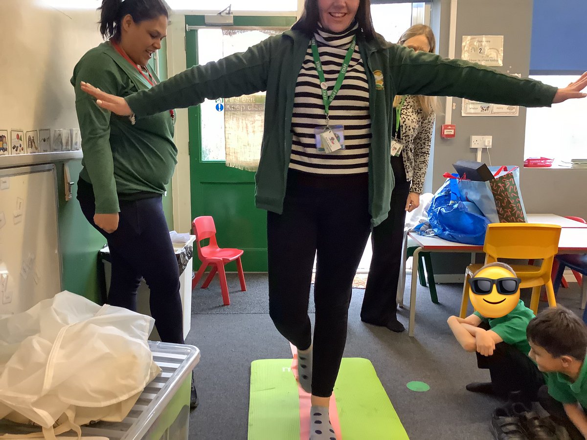 A massive thank you to Dilan’s mum who came in to teach us all about physiotherapy as part of our Science topic on how our bodies work! Even Miss Read and Mrs Odell had a go! #watersidescience