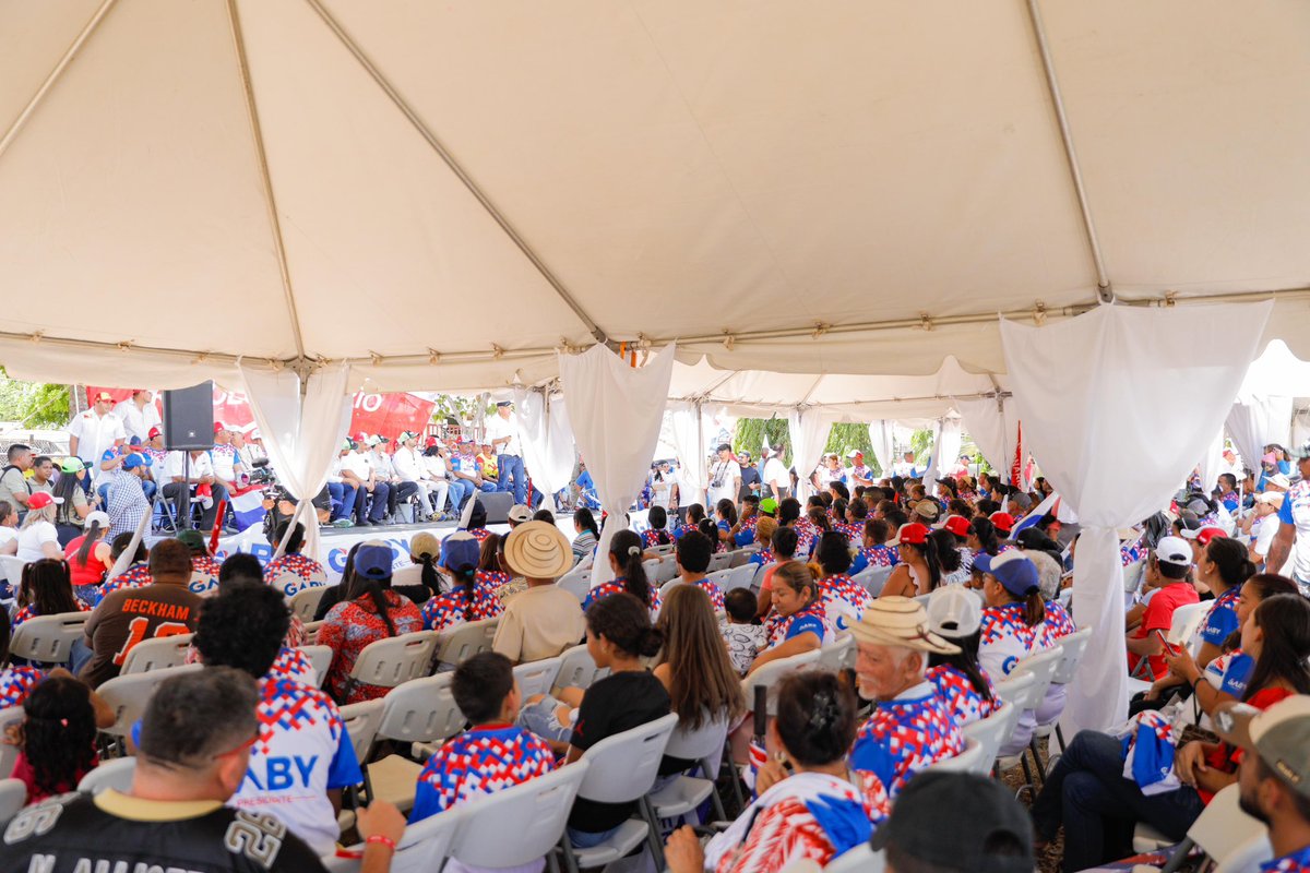 Estuve recorriendo la provincia de Herrera para continuar este importante recorrido nacional junto a @GabyCarrizoJ, buscando los votos #CasaACasa, respaldando a toda la oferta electoral y motivando a la @Juventud11_ para votar plancha en la casilla 1️⃣✅.
#ElFuturoSíEsPRD #Vota1