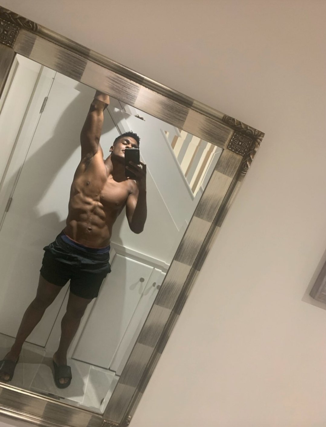 GHhIYqKWUAAJUmu?format=jpg&name=large