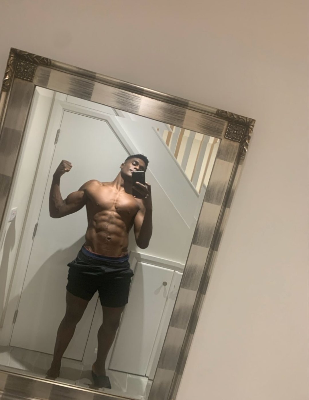 GHhIYsLXoAAfp7D?format=jpg&name=large