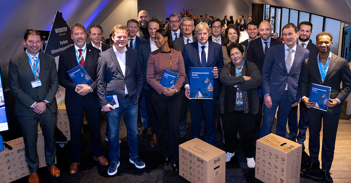 Vandaag presenteerden wij op de Woontop de Uitvoeringsagenda Wonen. We roepen politieke partijen op om dit initiatief te steunen en om samen met ons de urgente kwestie van de woningnood aan te pakken. Laten we gezamenlijk bouwen voor de woningzoekenden.  aedes.nl/uitvoeringsage…
