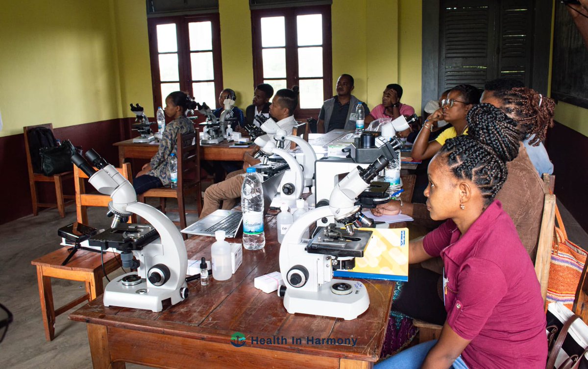 Exciting news from Madagascar's Farafangana district! 🇲🇬 With support from @LSHTM, and @Saar_Uni, HIH has recently introduced microscopes and accompanying training to primary care clinics across the district to allow the detection of neglected tropical diseases! #planetaryhealth