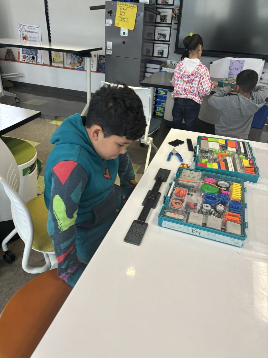 APanedaDLC's tweet image. Our robotics team is constructing a launch pad using baseplates and pins #GoPumas @northranchito 🐾 #RoboticsRocks