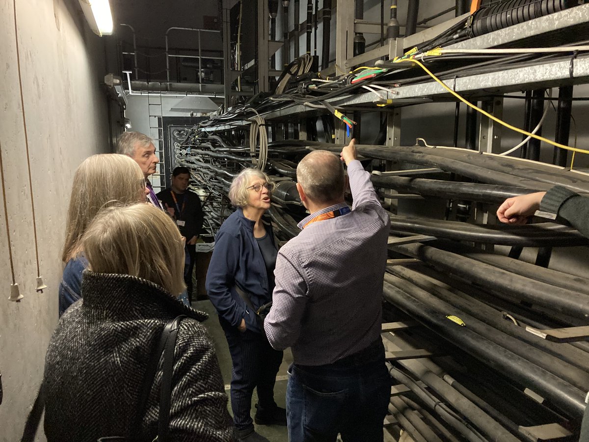 KCOMhome's tweet image. Delighted to be able to show councillors from @Hullccnews around our Civic Exchange in Carr Lane today to show them behind the scenes of our £17m copper to fibre network upgrade - and give them an opportunity to ask questions to support residents in their wards #KCOM #network