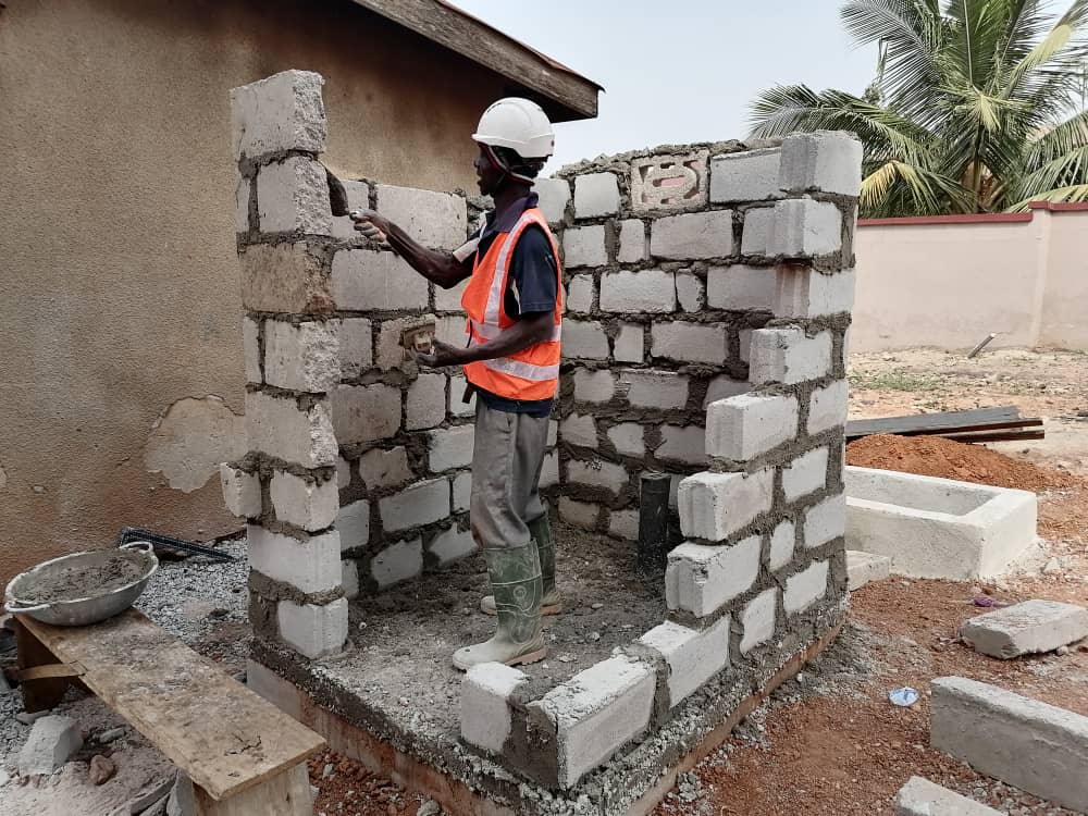 SDGLocalAction's tweet photo. #Kumasi city has built 11 toilets and 2 bathrooms for six houses in Moshie Zongo as part of the pilot phase of the “Kumasi revolving fund sanitation project.”
The project aims to construct 915 toilets in total.
Read more https://t.co/6mu9uFpQE7
#Sanitationsolution https://t.co/kYtW931tzW
