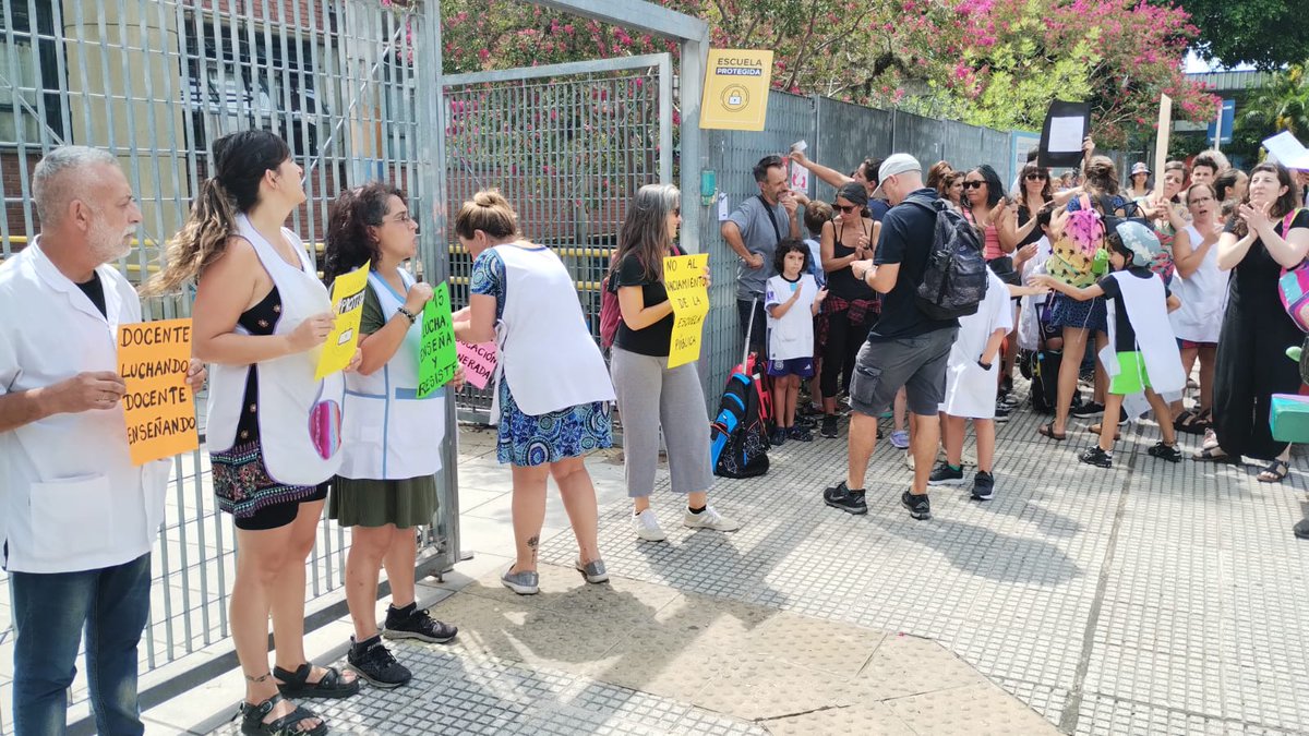 Abrazo a la Escuela 15 DE 10 por robo de computadoras. Desde Ademys acompañamos a la comunidad en su reclamo.