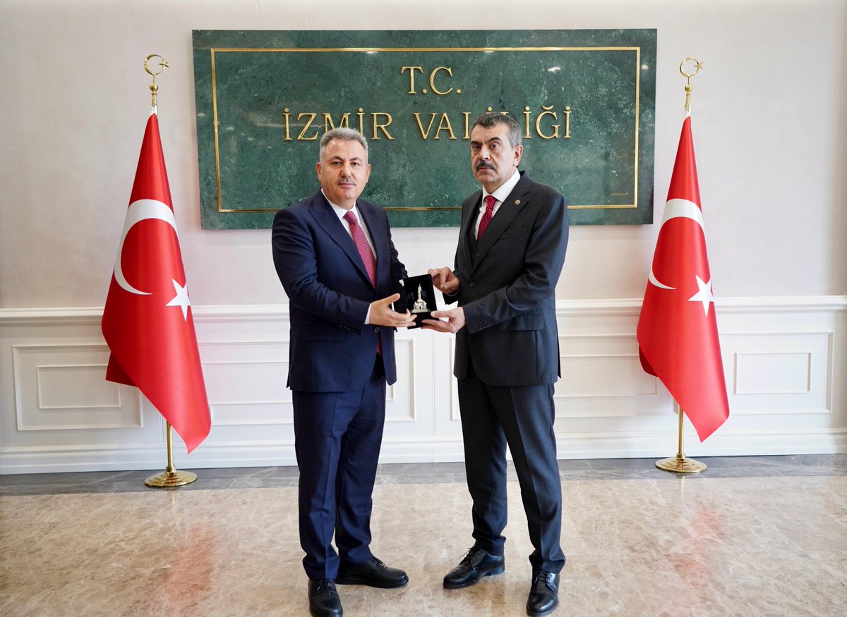 izmir_ilmem's tweet photo. Millî Eğitim Bakanımız Sayın Yusuf Tekin, İzmir Valiliğimizi ziyaret etti.
@tcmeb @Yusuf__Tekin @drsuleymanelban @Yusuf__Tekin @izmirvaliligi https://t.co/KvIYxI66aj