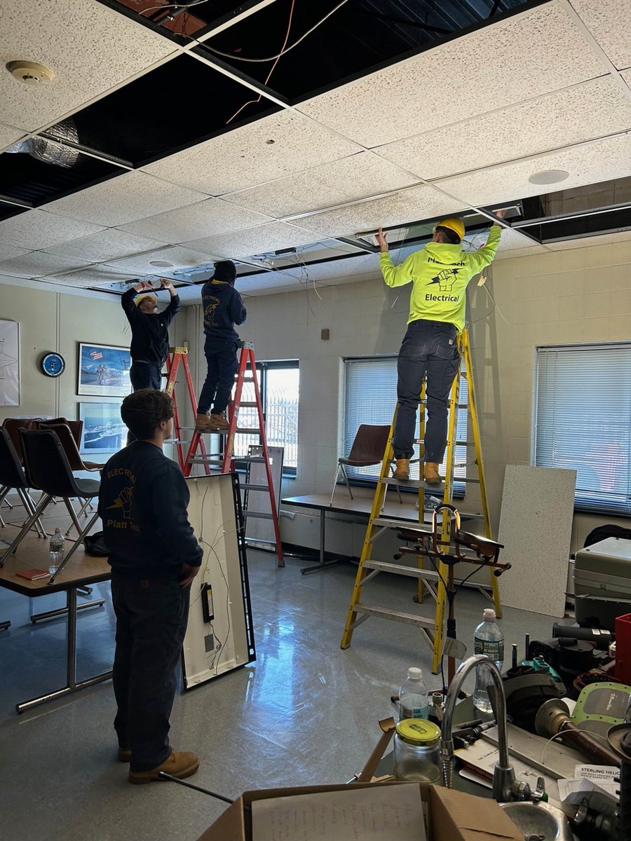 CTTechHS's tweet image. The Platt Tech #StudentWorkforce has started working in collaboration with Stratford School for #AviationMaintenance Technicians (SSAMT) to change out all lighting to LEDs within several classrooms. Once completed, the electrical consumption within SSAMT will be reduced by ~50%!