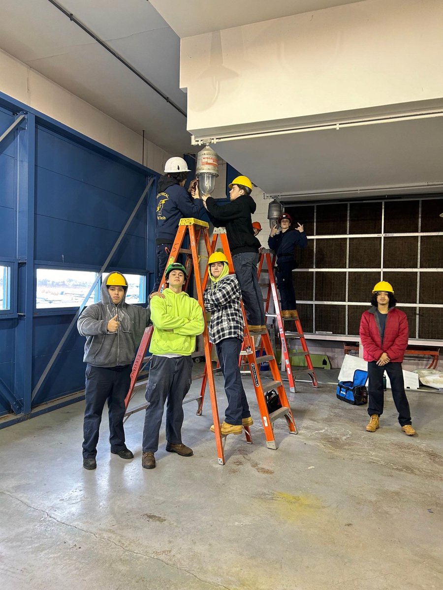 CTTechHS's tweet image. The Platt Tech #StudentWorkforce has started working in collaboration with Stratford School for #AviationMaintenance Technicians (SSAMT) to change out all lighting to LEDs within several classrooms. Once completed, the electrical consumption within SSAMT will be reduced by ~50%!