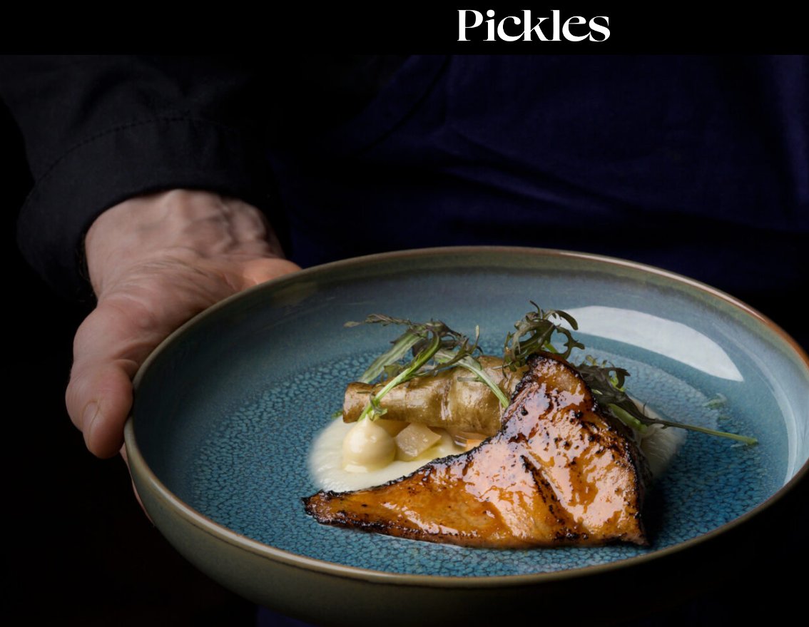 📢Tadadam ! le nouvel épisode de l'Assiette Nantaise est dispo.
Invité Dominic Quirke, chef du Pickles, restaurant #Nantes 
Envie d'en savoir plus sur le plus british des chefs nantais ❓
Rendez-vous sur toutes les plateformes de #podcast ou en cliquant 👉podcast.ausha.co/l-assiette-nan…