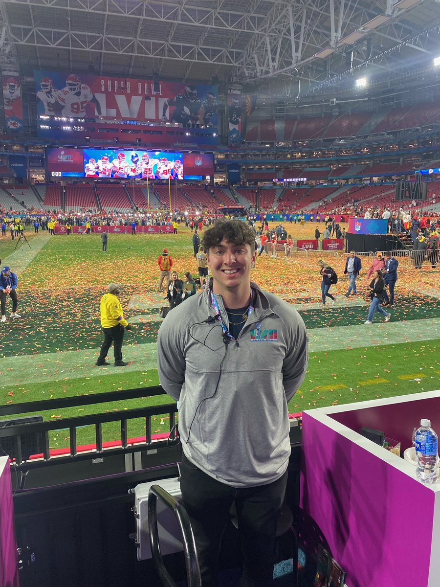 DubC_Football's tweet photo. 🚨Why Wilmington - Alumni Update🚨

- Trafford Dunn (23’)
- Inside Sales Consultant Charlotte Hornets
- 3x Academic All-OAC
- 2022 Captain 
- Field Experience at SBLIV, SBLVI, SBLVII
- Co-President of WC Sports Club

#GoGreen #HandsOnLearning https://t.co/9V35YGJlKE