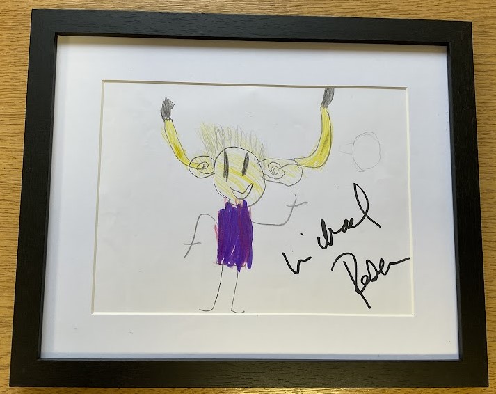 Great Heath (@greatheathacad) on Twitter photo Creative Club have been reading the <a href="/MichaelRosenYes/">Michael Rosen 💙💙🎓🎓 NICE 爷爷</a> book ‘Bananas in my Ears’. They made fruit kebabs, banana ears & drew pictures. When Miss Saunders found that Michael was near school, she rushed over to see him. Michael kindly signed this brilliant picture, drawn by Hector. Creative Club have been reading the <a href="/MichaelRosenYes/">Michael Rosen 💙💙🎓🎓 NICE 爷爷</a> book ‘Bananas in my Ears’. They made fruit kebabs, banana ears & drew pictures. When Miss Saunders found that Michael was near school, she rushed over to see him. Michael kindly signed this brilliant picture, drawn by Hector.