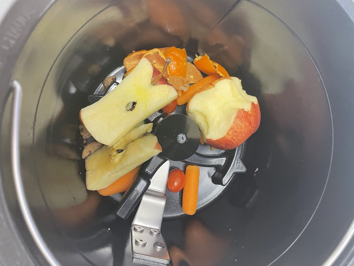 Kari Lockett tweet media