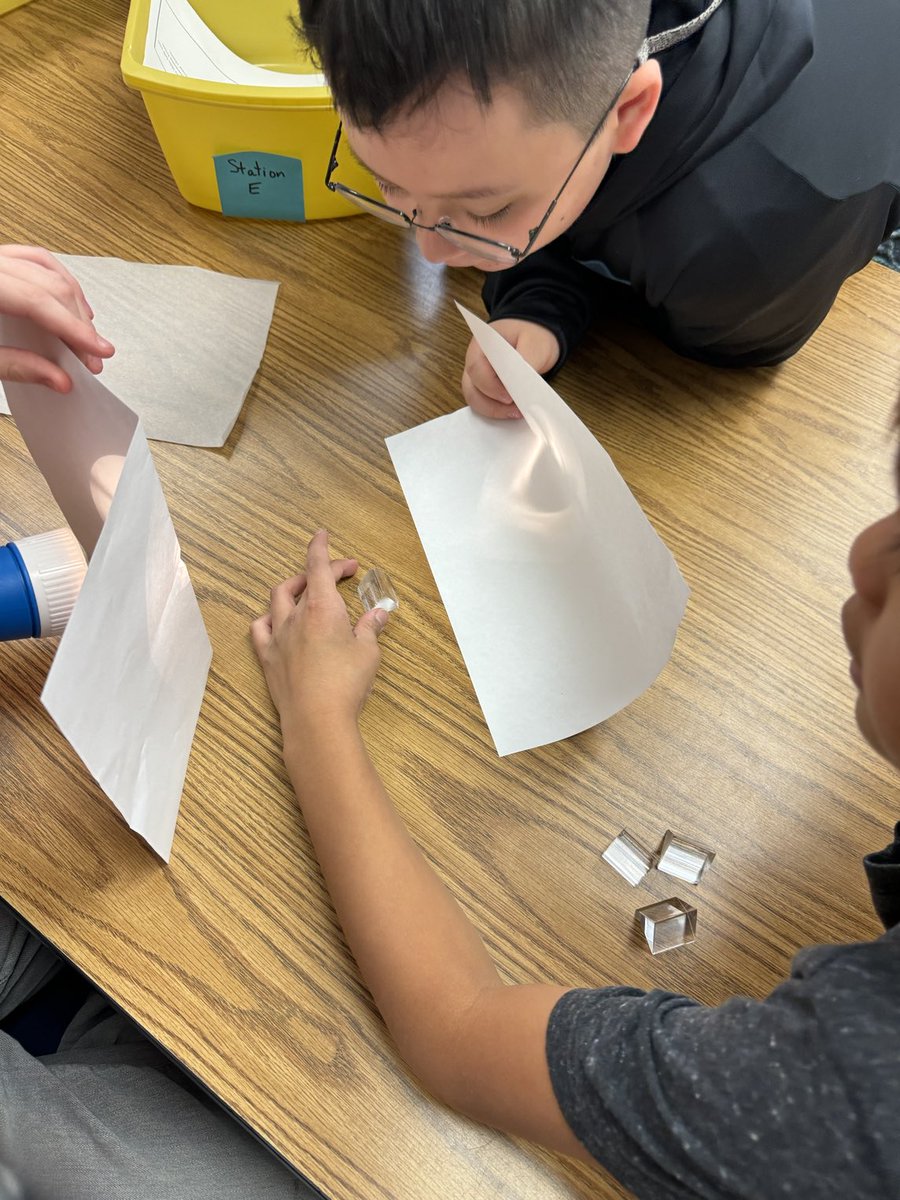 panorfle's tweet photo. 5th graders using prisms to discover things about light. ⁦@Taritzel11⁩ ⁦@sd_teaching⁩ ⁦@CentervilleVB⁩ https://t.co/2MQ2PrwLcS