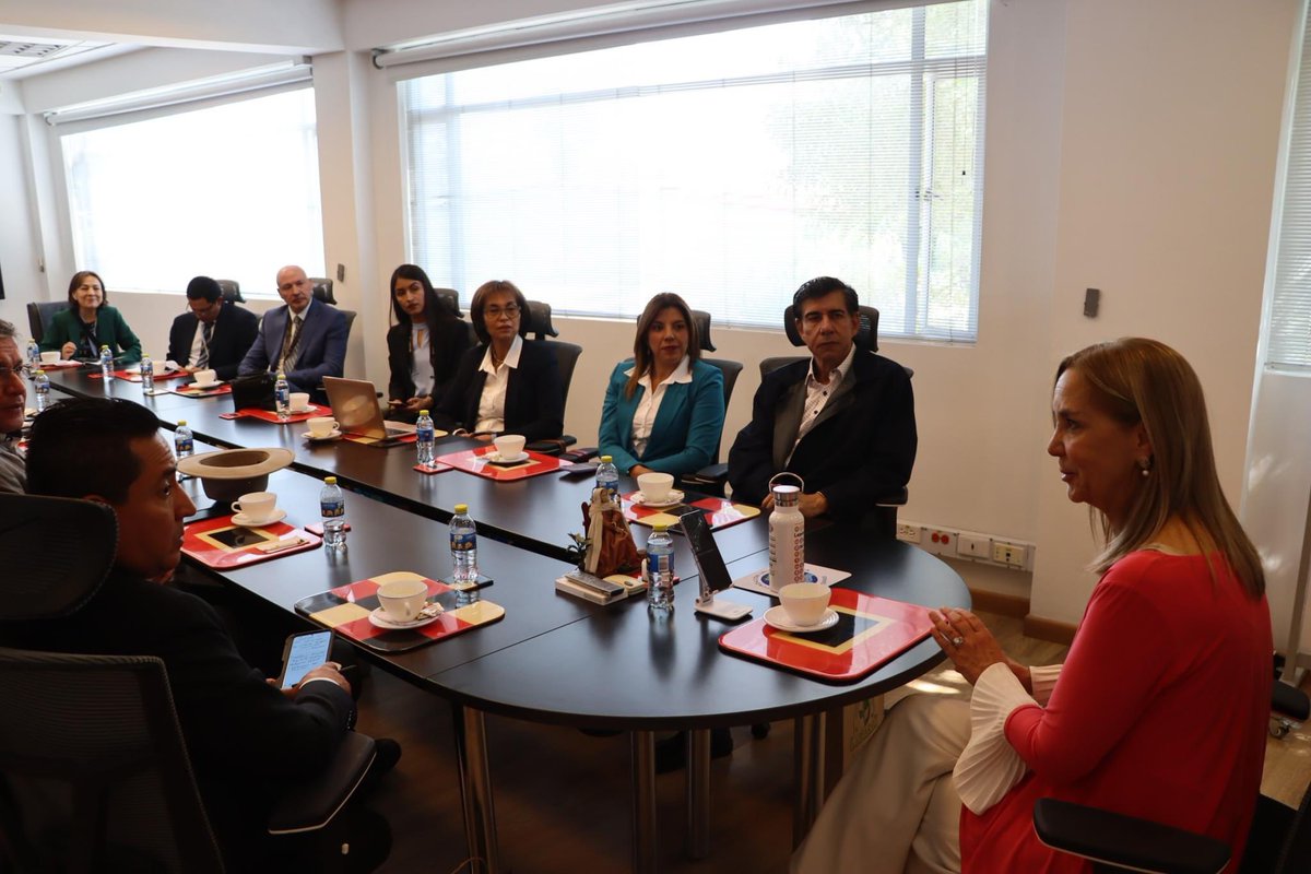 RectoriaCorpas's tweet photo. Cultivando nuestras relaciones Interinstitucionales, tuvimos un encuentro con la @USanMartinCO para iniciar alianzas estratégicas y trabajos conjunto en diferentes ámbitos. Gracias a su señor rector y todo su equipo. 

#UniCorpas #universidades #SanMartin #Bogota #Educación https://t.co/h4iOPcIWB4