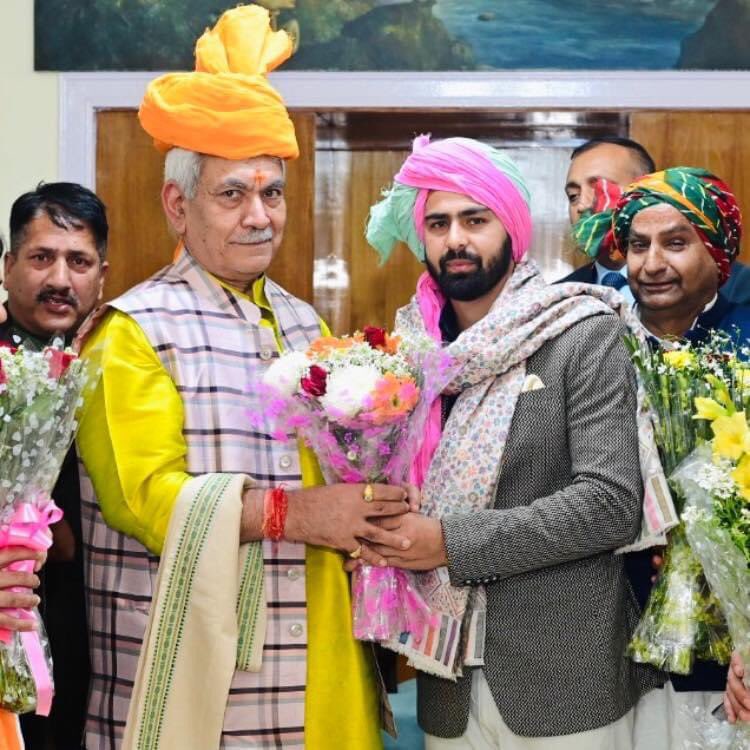 Met with Hon. Lieutenant Governor of Jammu & Kashmir UT shri @manojsinha_ today at Raj Bhawan today and paid sincere gratitude to him for granting Scheduled Tribe Status to the Pahari Ethenic People of Jammu & Kashmir. #PahariTribeSTForum