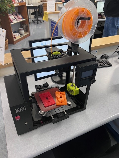 LMHSLibrary's tweet image. In the LMHS Library - PLTW Showcase today!! Introduction and displays of our amazing Engineering &amp;amp; Bio-Medical departments, showing and talking about their fields.  Go Mats!!
