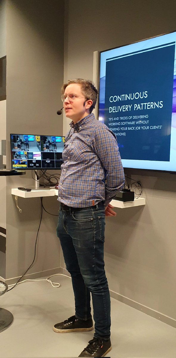 javaforum's tweet image. The first speaker @thomaslundstrom from @wearesinch ready to start his talk about Continuous Delivery Patterns
#Javaforum #Community