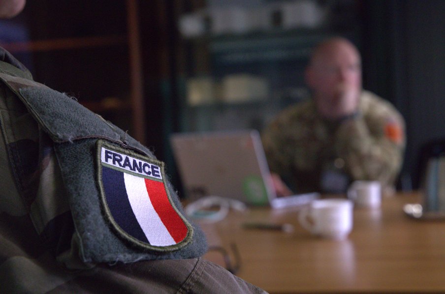 MCO_Terre's tweet image. Du 14 au 16 février, la #SIMMT a accueilli une délégation 🇬🇧, mettant l&apos;accent sur la #FabricationAdditive.
Des échanges et des démos sur le plateau de Versailles-Satory au @8ermat &amp;amp; @13ebsmat soulignant l&apos;importance de l&apos;interopérabilité des équipements 3D.
@armeedeterre