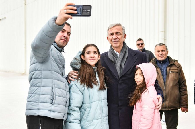 Ankara Büyükşehir Belediyesi, sosyal destek alan 8974 öğrencinin YKS giriş ücretini ödedi. Ayrıca öğrencilerin yol ve yemek masrafları için 100 TL'lik ek ödeme de yapıldı.