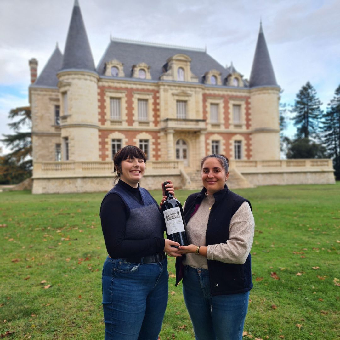 𝗗𝗨𝗥𝗔𝗕𝗜𝗟𝗜𝗧𝗘🌍 Au Château Lamothe-Bergeron, nous sommes convaincus du potentiel de notre équipe et de l'importance de favoriser les liens avec la communauté locale. #JointheBDXcrew #rse #vignoble #equipe @CrusBourgeois @medoc_hautmedoc @VinsdeBordeaux @medoc_wines
