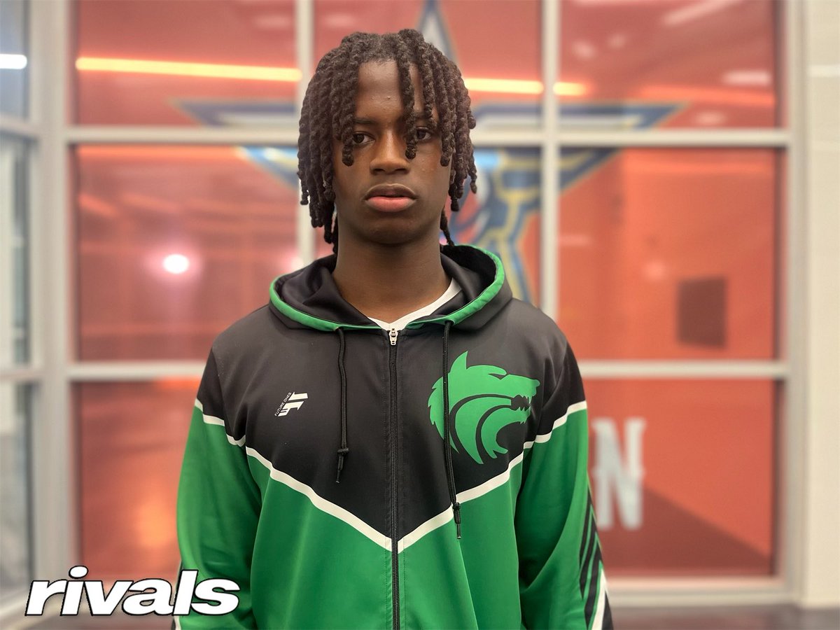 Has Vigor (Ala.) HS done it again? In the 2025 class they have Micah DeBose (National Recruit). Up Next: 2027, OLB, Jabarrius Garror Garror holds offers from #Auburn, #Oregon & #FSU to name a few of his 19+ Said, Colin Simmons is player he emulates his game after.