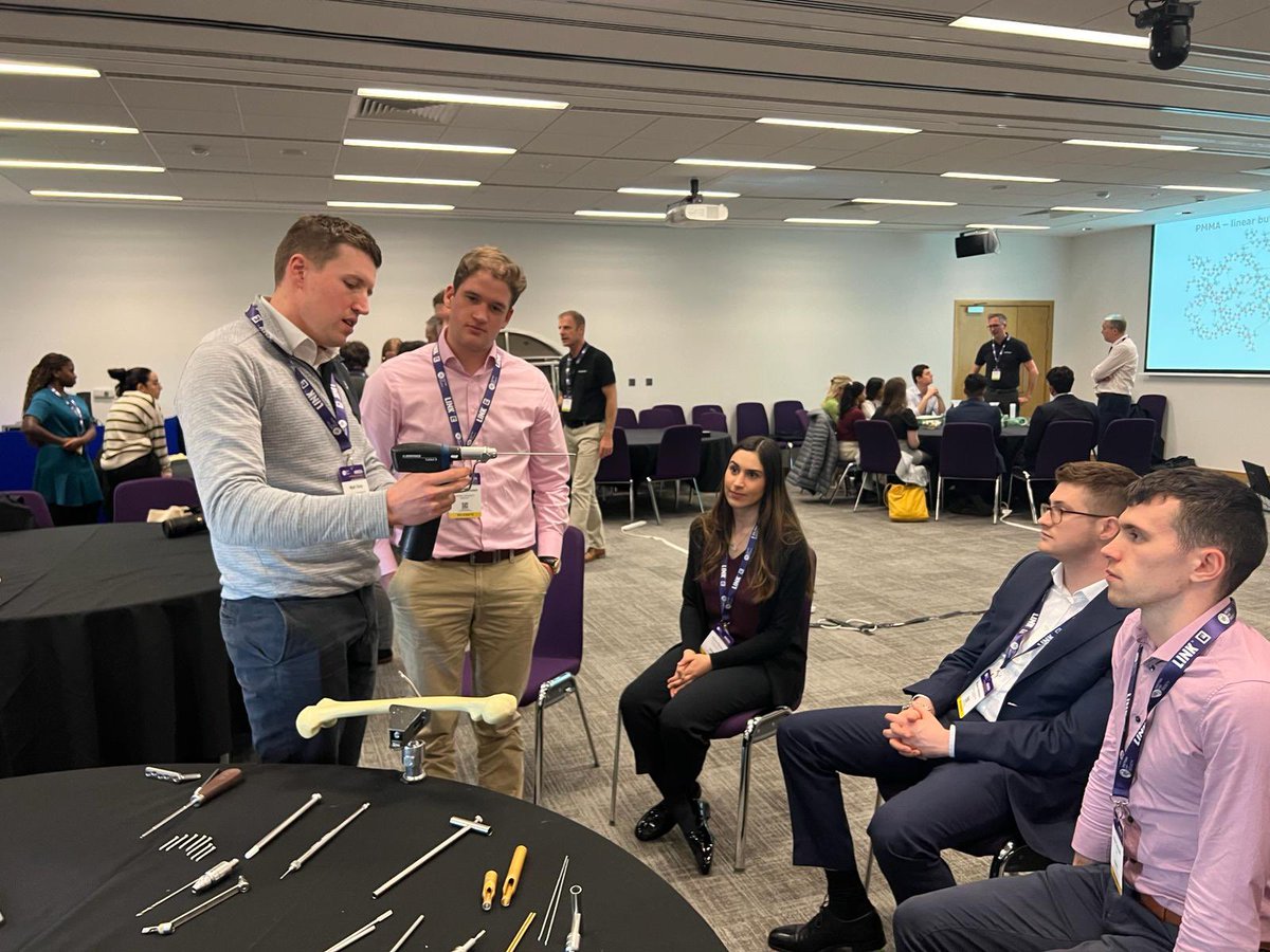 The futures bright! Good afternoon of Medical Student engagement in <a href="/BritishHip/">British Hip Society</a> <a href="/BOMSA_UK/">British Orthopaedic Medical Students Association</a> session this afternoon #BHS24 Showing Medical Students how great Hip Surgery is!