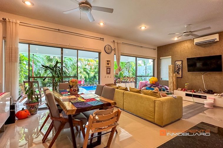 referenteinmo's tweet photo. Exclusiva casa en venta en Residencial #Cumbres #Cancún, su ubicación es estratégica en el centro de Cancún ya que tiene cercanía con la Zona Hotelera, servicios, escuelas, hospitales y entorno laboral. Precio venta $9,990,000 mxn
Más info 👉  https://t.co/KbbrJ8ZsLA https://t.co/77gEEp9Ws7