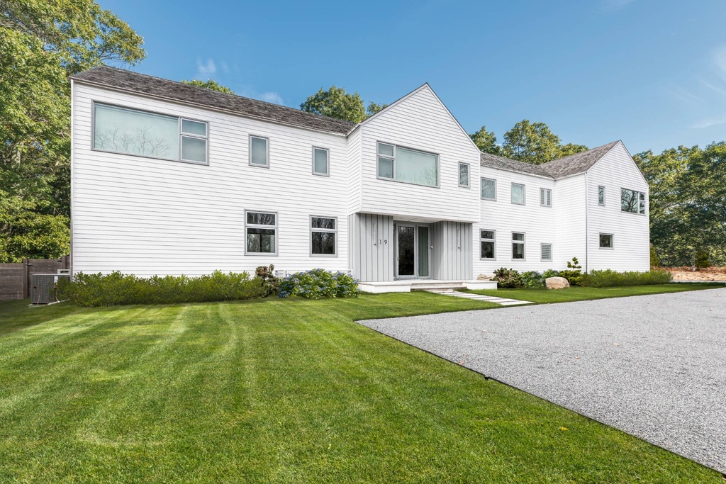 SaundersRE's tweet image. THE MODERN BARN AT HANDS CREEK FARM

19 Quarty Circle, East Hampton

EXCLUSIVE $6,195,000

#hamptons #hamptonsrealestate #newexclusive

hamptonsrealestate.com/eng/sales/deta…