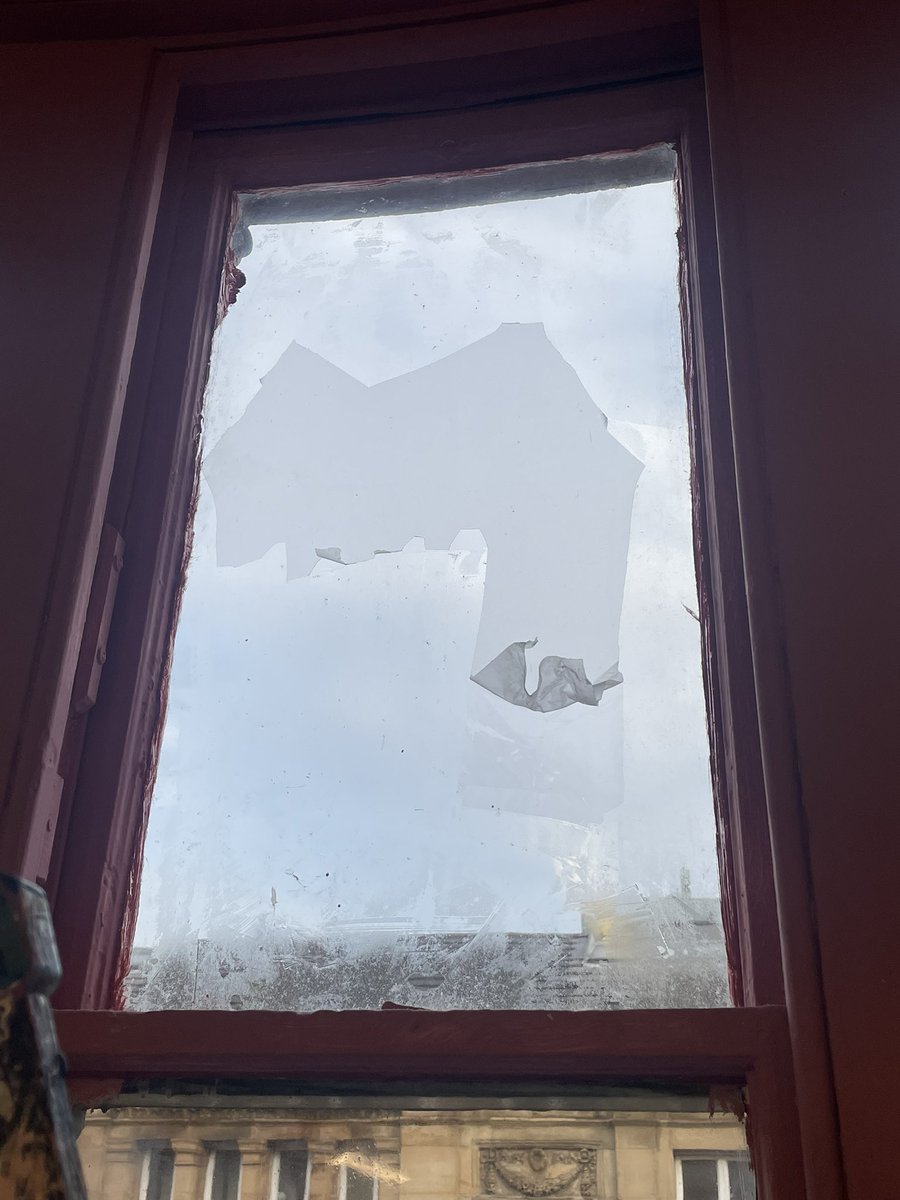 KieranWeeder's tweet image. #DIYHelp the windows in the new shop are gorgeous but have this hideous privacy screening stuck to it which won’t peel off…it’s like glue! Any tips on how to remove them/the residue?