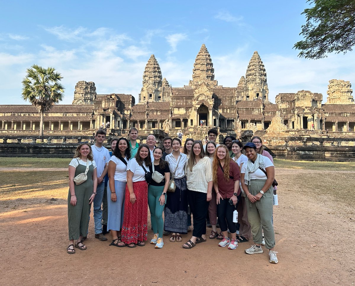 Are you passionate about study abroad and connecting students with global opportunities? We're seeking a study abroad coordinator to grow international engagement amongst @ut_herbert students. Apply below! #GrowGlobal @utiag @utkglobal tiny.utk.edu/herbertstudyab…