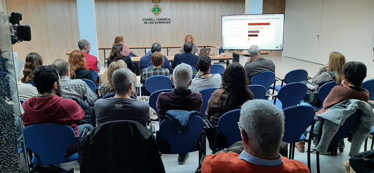 🛍️Des de Raiels considerem el petit comerç rural com un servei essencial i bàsic. En aquest sentit, ahir vam presentar l'estudi 📊“Disseny d'un model estratègic de suport al petit comerç alimentari de les Garrigues” juntament amb @Coempren🤝🏻.