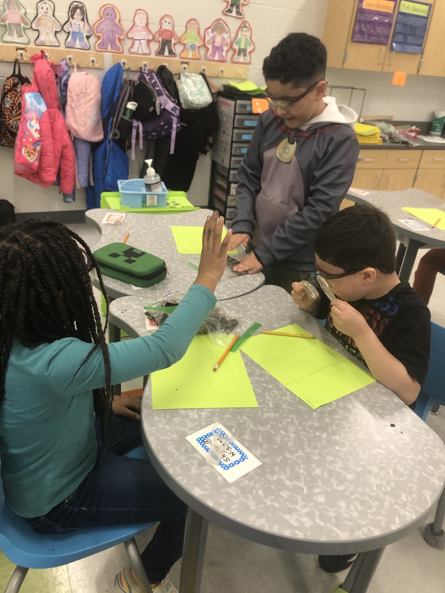 Dirt alert in Mrs. Flanigan's 3rd-grade class, who got hands-on with soil science, exploring 3 types of soil. Welcome to Ms. Pugh, our new Teacher In Residence from ODU, diving into active learning. Observations were made and minds were expanded... and then, hands were washed!✨