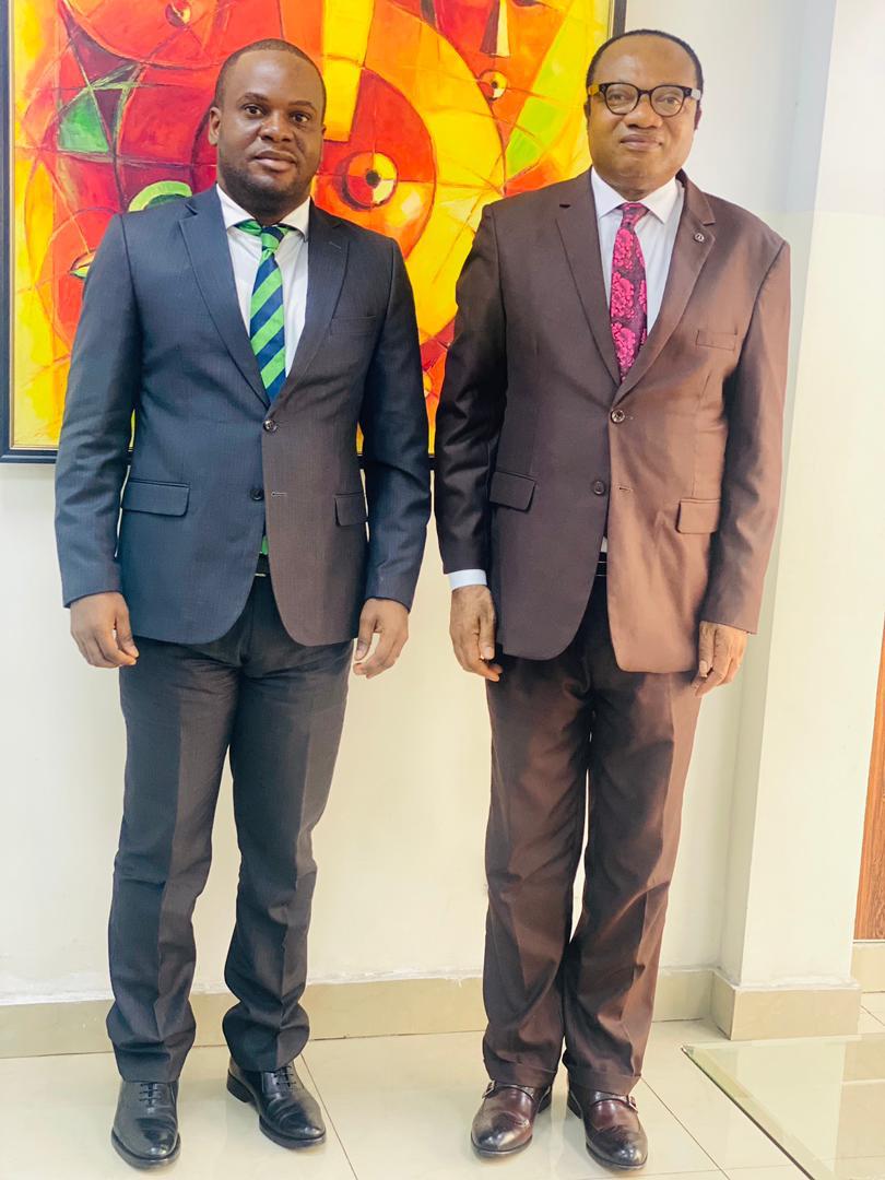 johnseke245328's tweet photo. 🚨🇨🇩Le Professeur @NoelKTshiani a honoré le #Top_manager DG de la @Cnssap_RDC, Excellence @Junior_Mata1 à son office ce Mercredi 28 Fév 2024. L'expert en banque et en économie monétaire est venu soutenir les performances engrangées à la faveur de la forme initiée par @fatshi13.✌️ https://t.co/6mcIraKORc