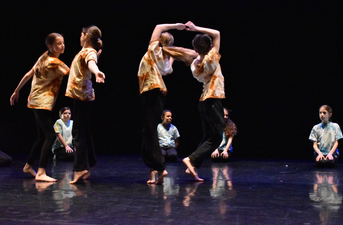 Last night's Camden Youth Dance Festival @ThePlaceLondon was a powerful showcase of talent and participation in contemporary and street dance by local secondary schools, a special school and other local youth dance groups 🤸🏾💃🏽 👏🏽