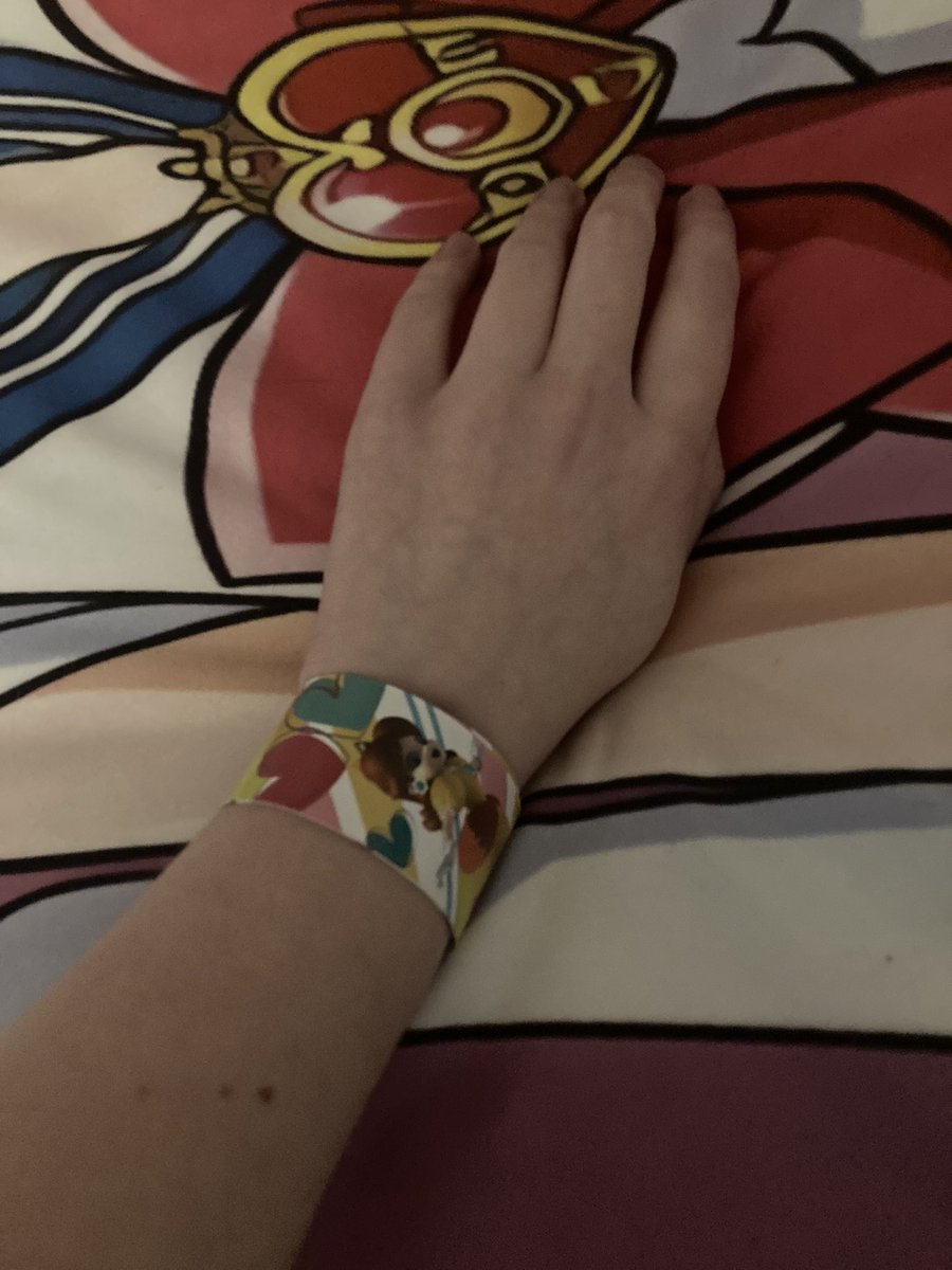 My little cousin knows Princess Daisy is my favorite and he gave me this for a late Valentine’s Day gift 😭😭 I LOVE IT (had to block out the names) 

#PrincessDaisy #MarioBros