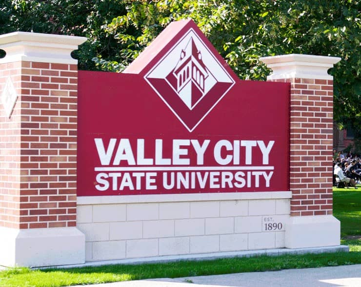 Valley City State University Unveils The Viking Promise newsdakota.com/2024/02/29/val…