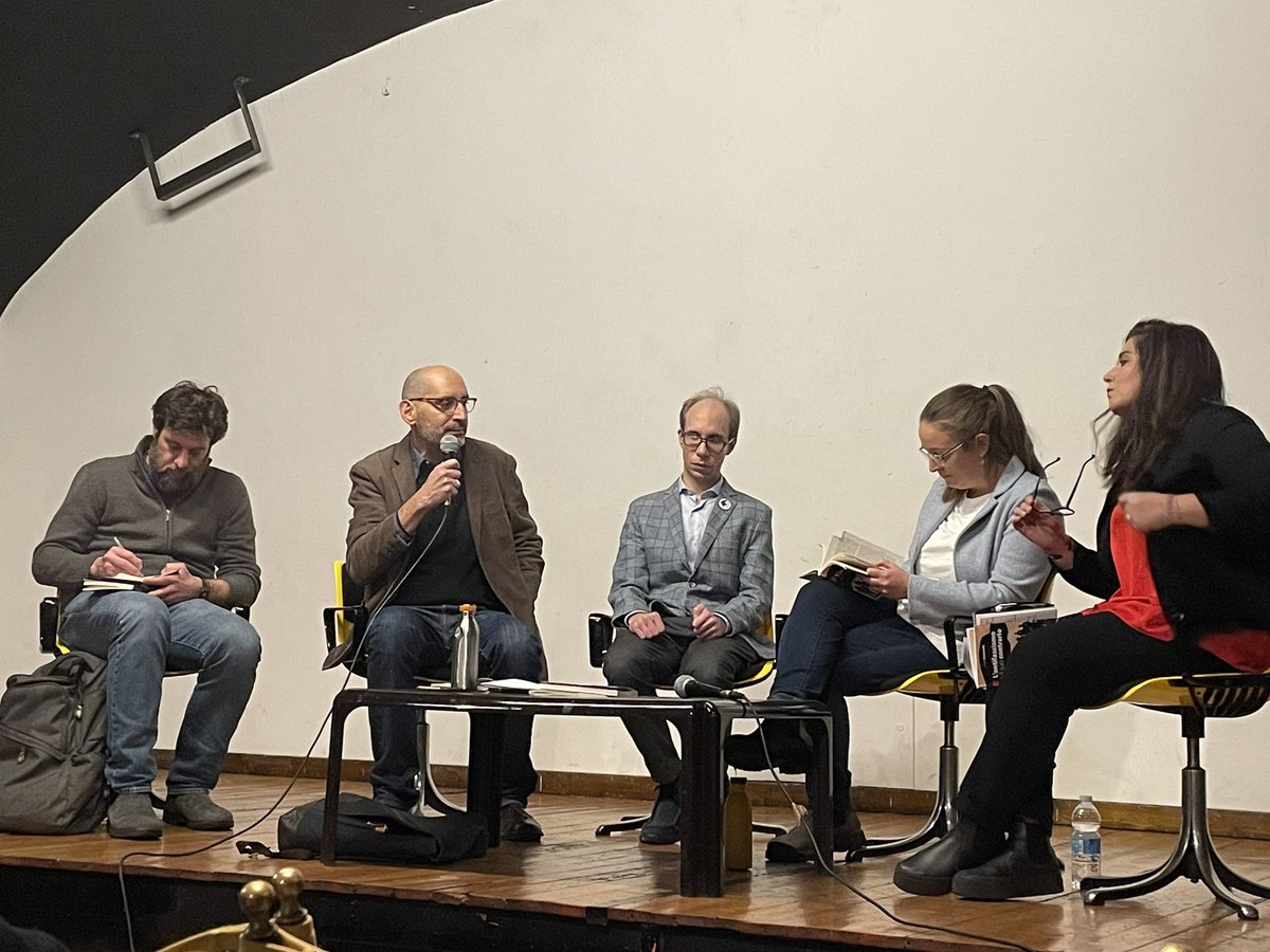 Presentiamo in UC il libro di <a href="/lucacasarotti/">Luca Casarotti</a> L’antifascismo e il
suo contrario, <a href="/edizionialegre/">Alegre</a>. Con Alice Ravinale, Federica Tabbò, Enrico Manera e @carlogreppi.