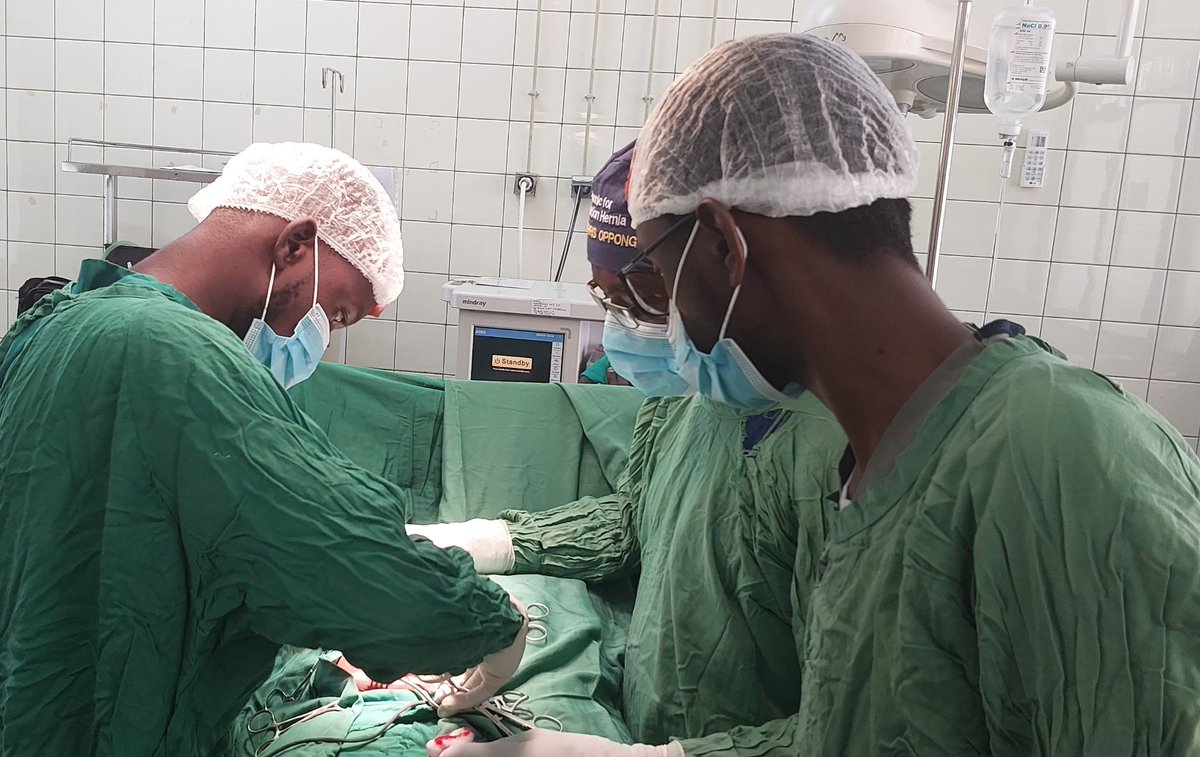 The medical Doctors from the UK are operating on patients with hernias for 2 weeks. They are also teaching Med students &residents how to perform hernia surgeries. So far, 20 patients have undergone surgery. @chu_butare, we value this important partnership with @RWALegacyofHope