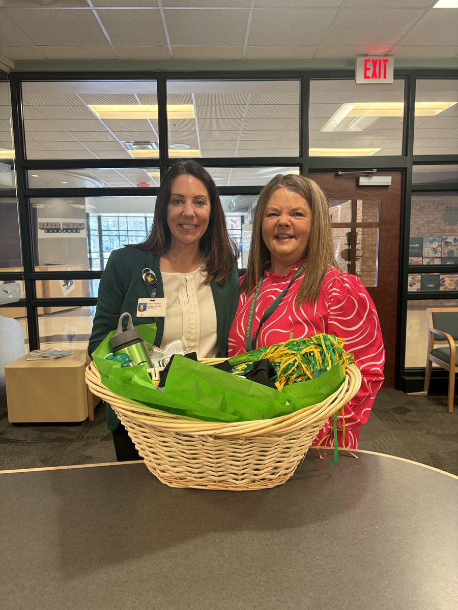 We are super excited to welcome ⁦@ShanaRemian⁩ to @VBMiddle! This wonderful community is in excellent hands 💛💚. #SeahawksSoar